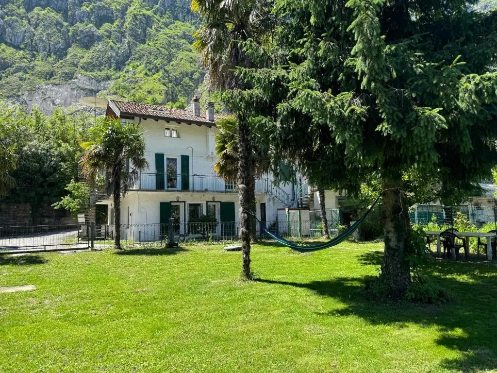 The house and garden on Lake Como