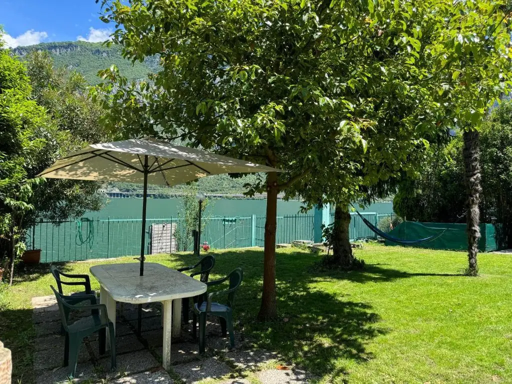 Garden seating by the lake